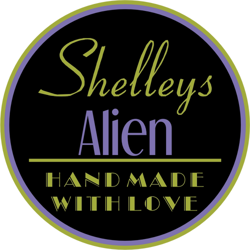 Image depicts Alien wax melt label for shelleys candles